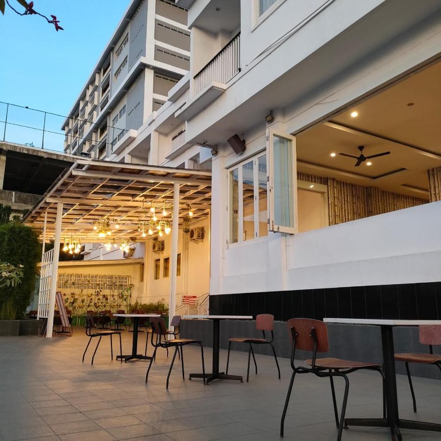 Naka Hotel Kupang Kupang  Exterior foto